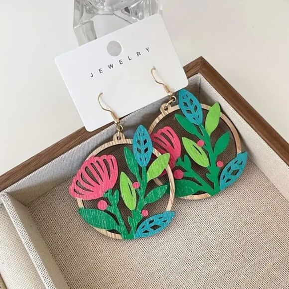 ✨🆕✨ Bohemian Wooden Floral Drop & Dangle Earrings✨ - Picture 1 of 10